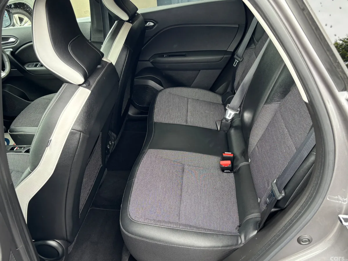 Renault Captur Hatchback, Petrol Plug-in Hybrid, 2021, Grey