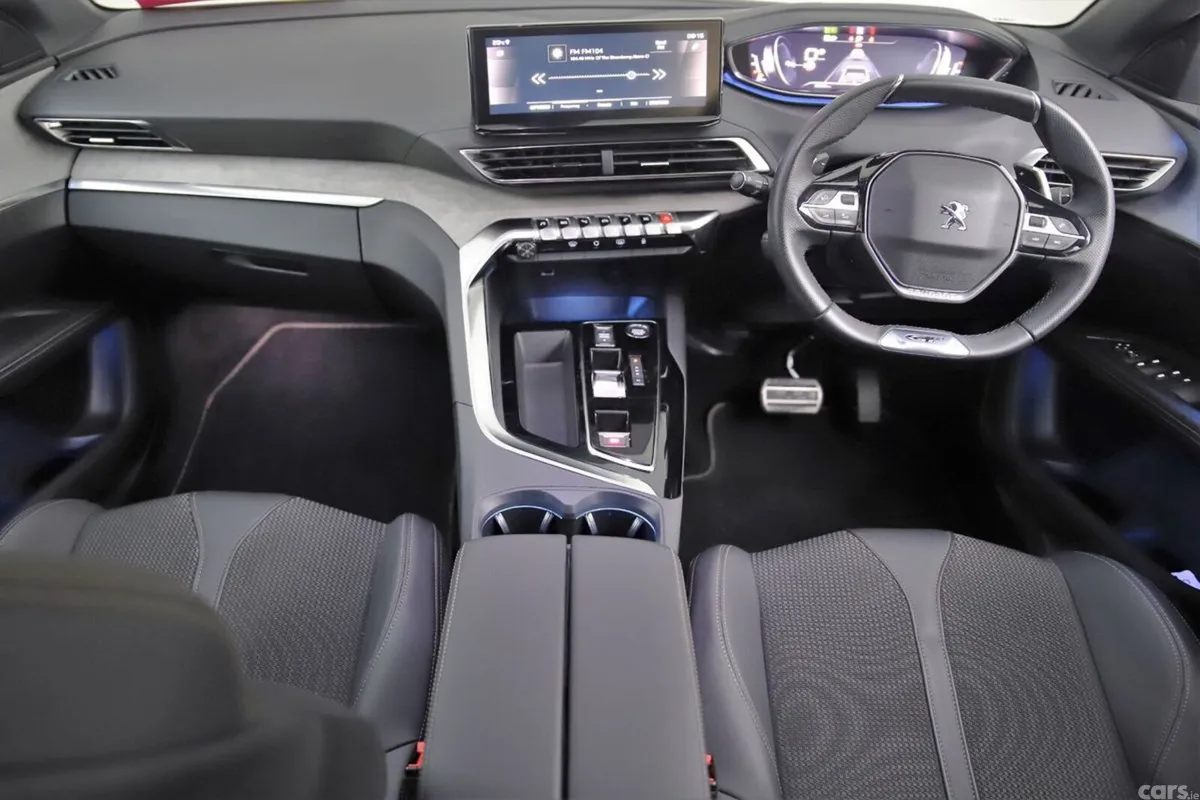 Peugeot 5008 MPV, Petrol Hybrid, 2024, White