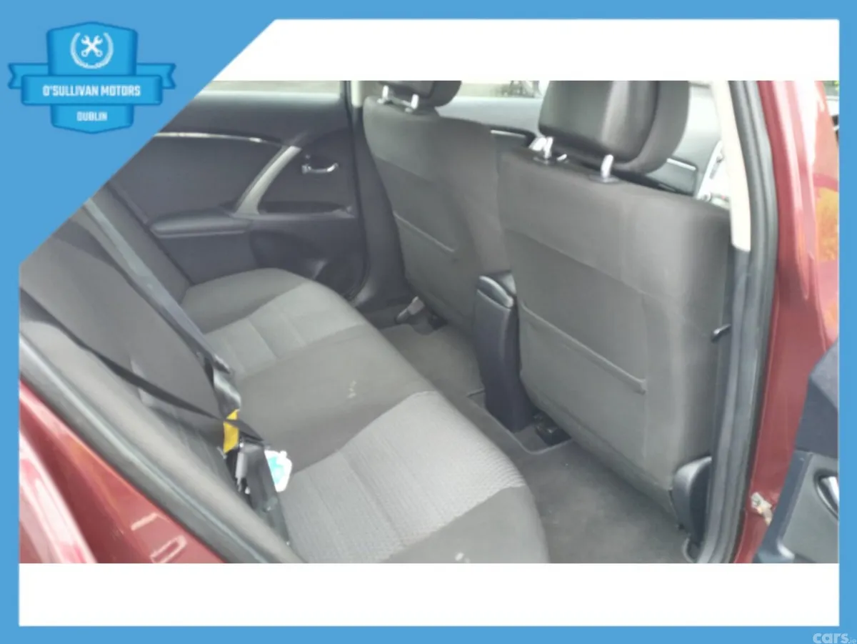Toyota Avensis Saloon, Diesel, 2012, Red