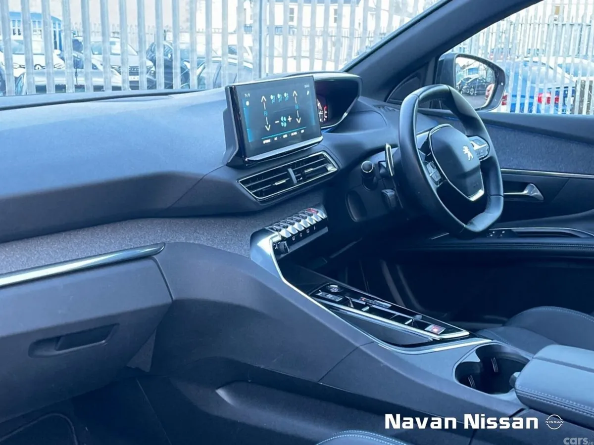 Peugeot 3008 MPV, Petrol Hybrid, 2024, Red