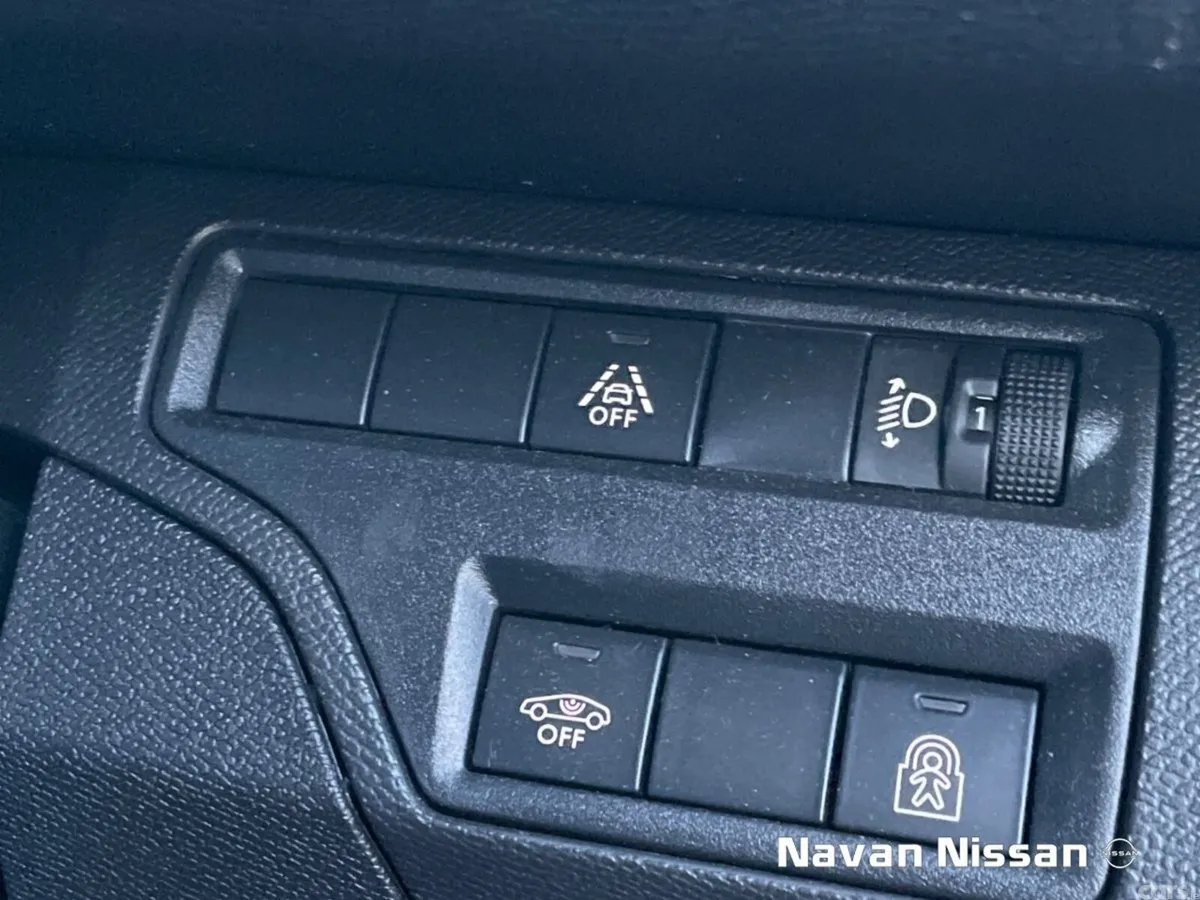 Peugeot 3008 MPV, Petrol Hybrid, 2024, Red