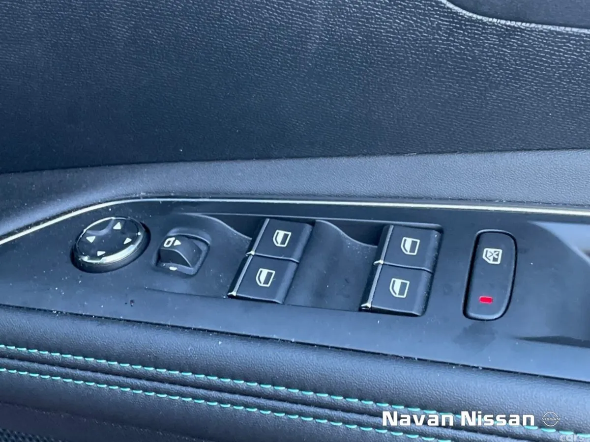 Peugeot 3008 MPV, Petrol Hybrid, 2024, Red