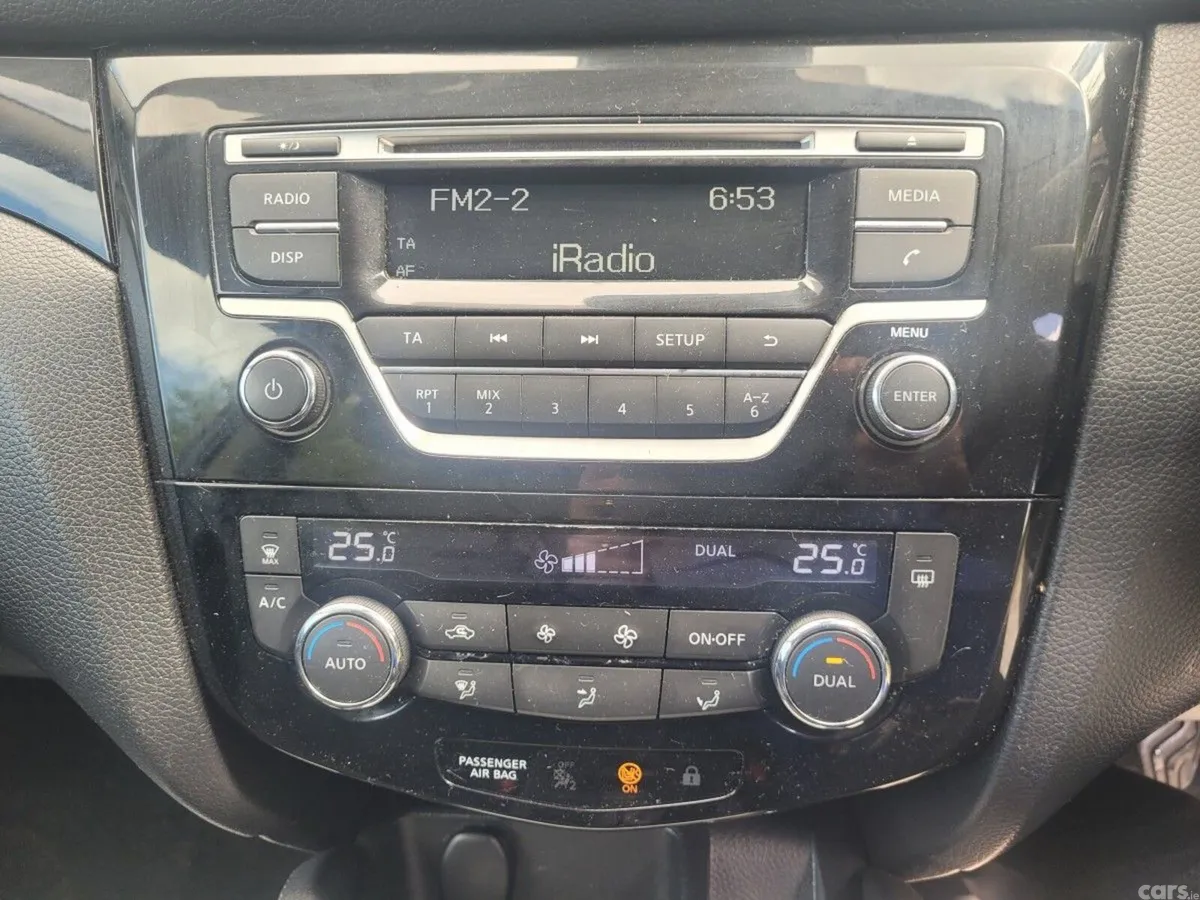 Nissan Qashqai Hatchback, Diesel, 2014, Grey