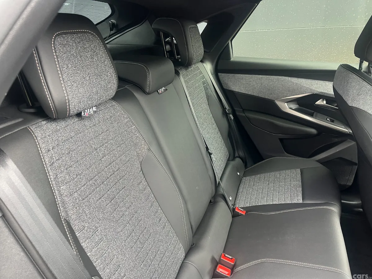 Peugeot 3008 MPV, Electric, 2026, Grey