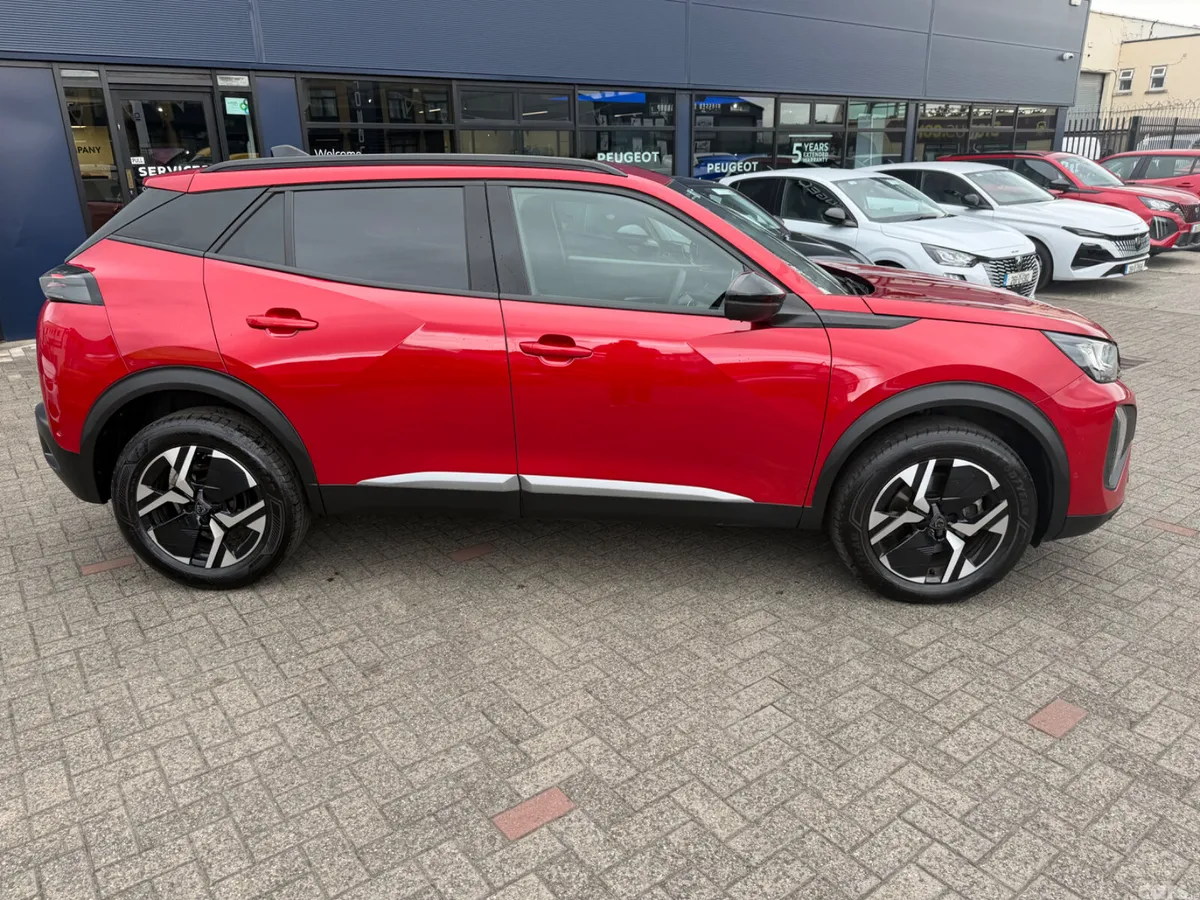 Peugeot 2008 MPV, Petrol, 2025, Red