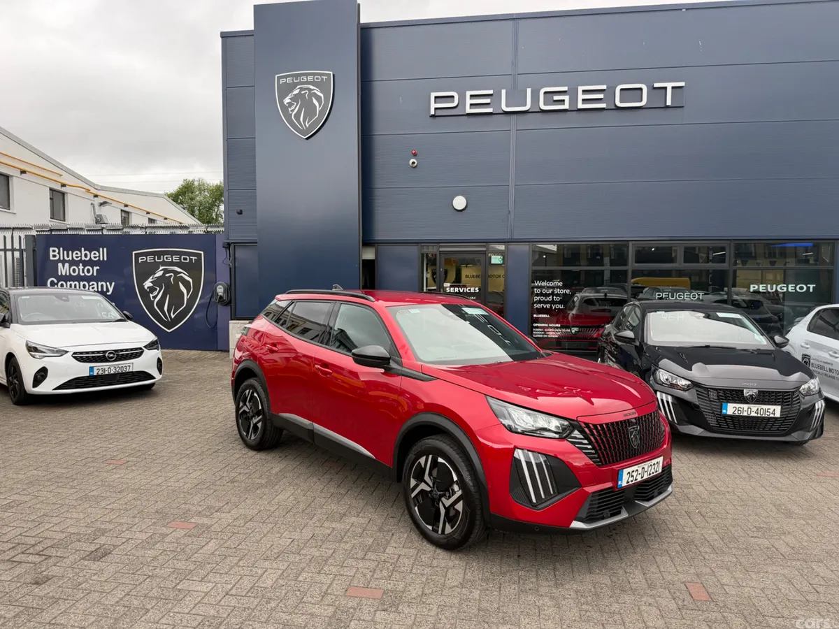 Peugeot 2008 MPV, Petrol, 2025, Red