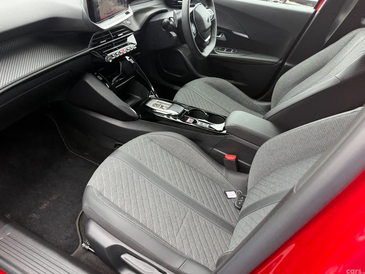 Peugeot 2008 MPV, Petrol, 2025, Red
