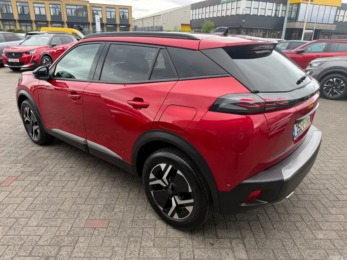 Peugeot 2008 MPV, Petrol, 2025, Red