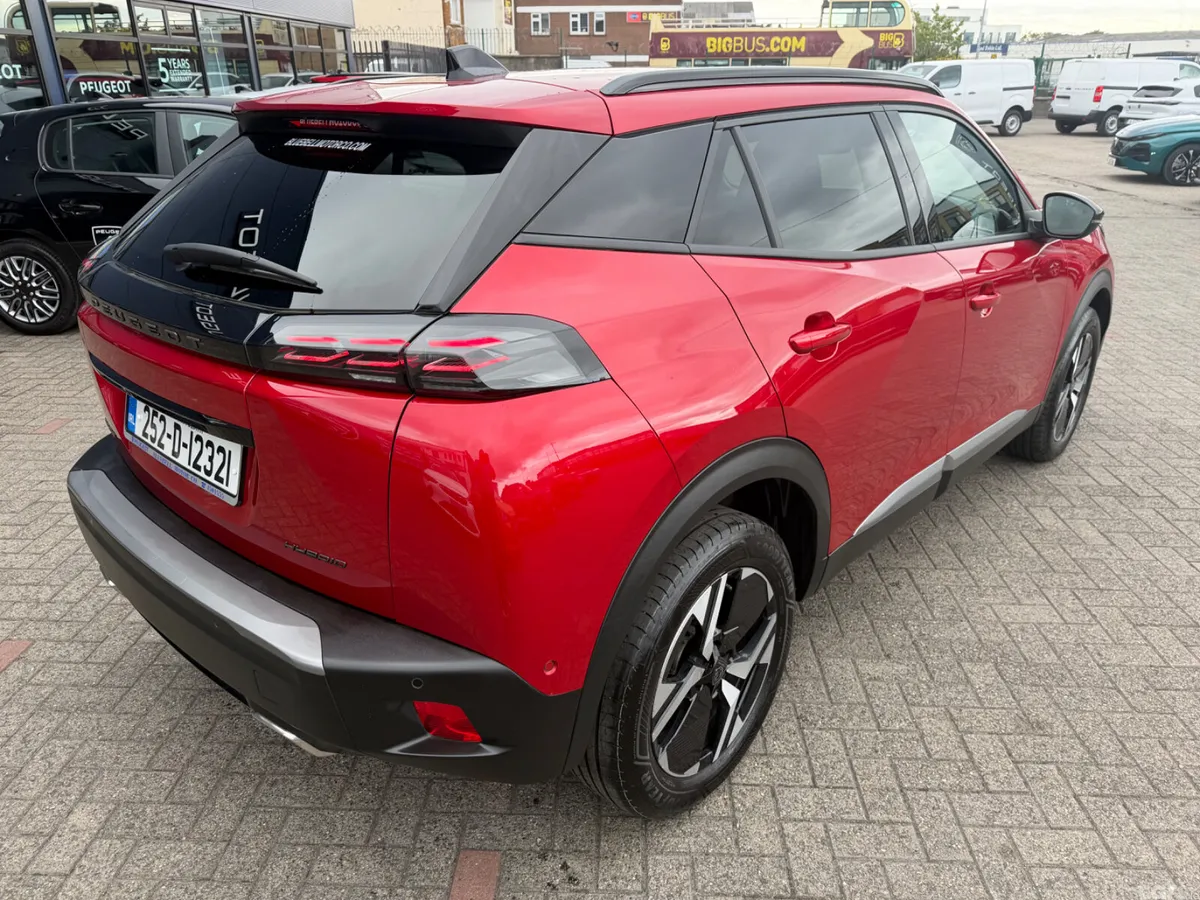 Peugeot 2008 MPV, Petrol, 2025, Red