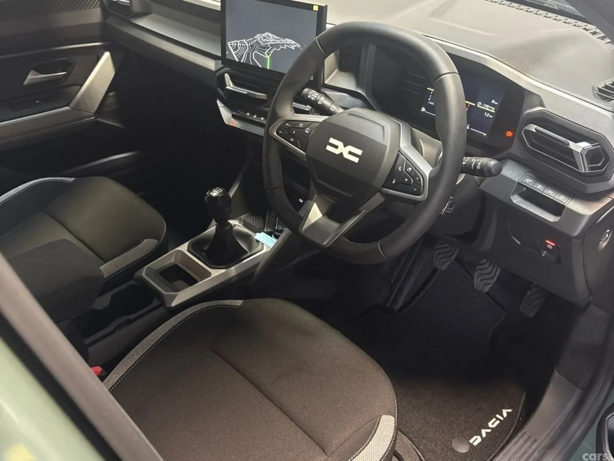 Dacia Duster SUV, Petrol Hybrid, 2026, Grey