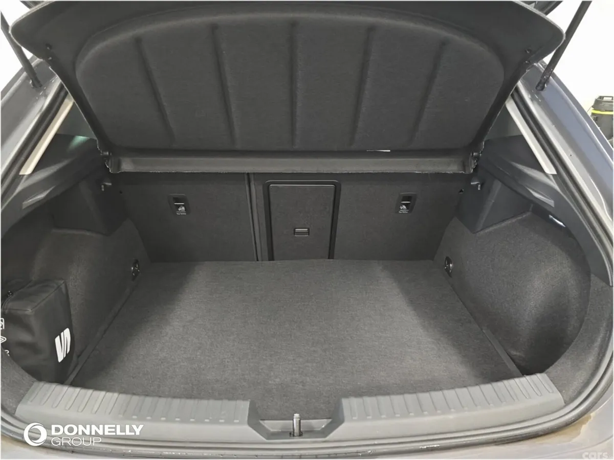 SEAT Leon Hatchback, Petrol Hybrid, 2025, Grey