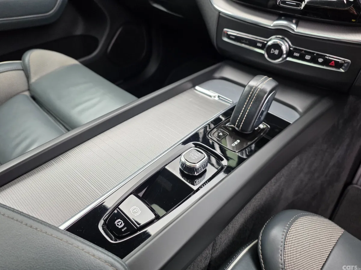 Volvo XC60 SUV, Diesel, 2022, Black