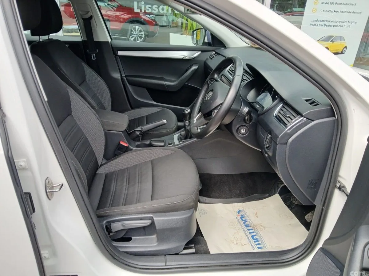 Skoda Octavia Saloon, Diesel, 2020, White