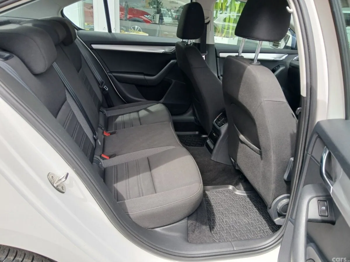 Skoda Octavia Saloon, Diesel, 2020, White