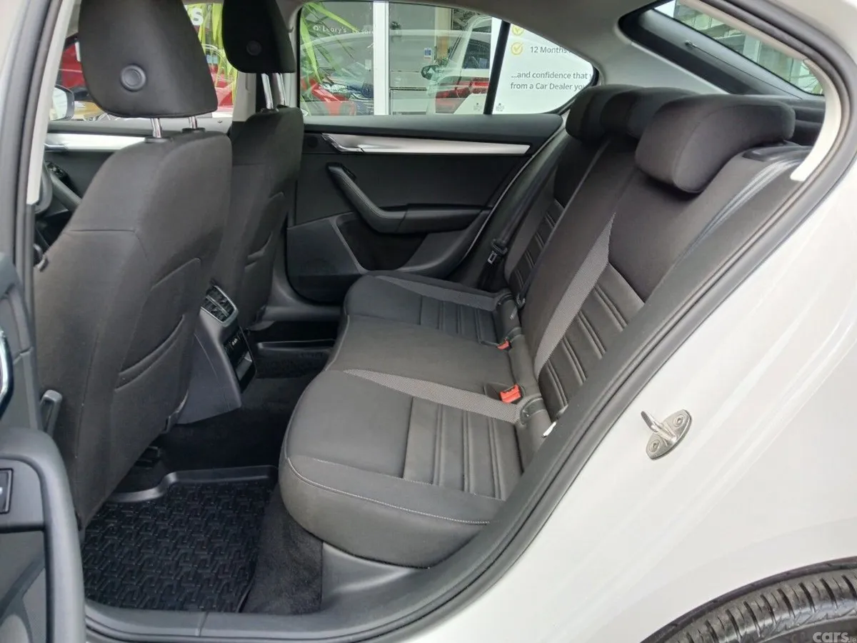 Skoda Octavia Saloon, Diesel, 2020, White