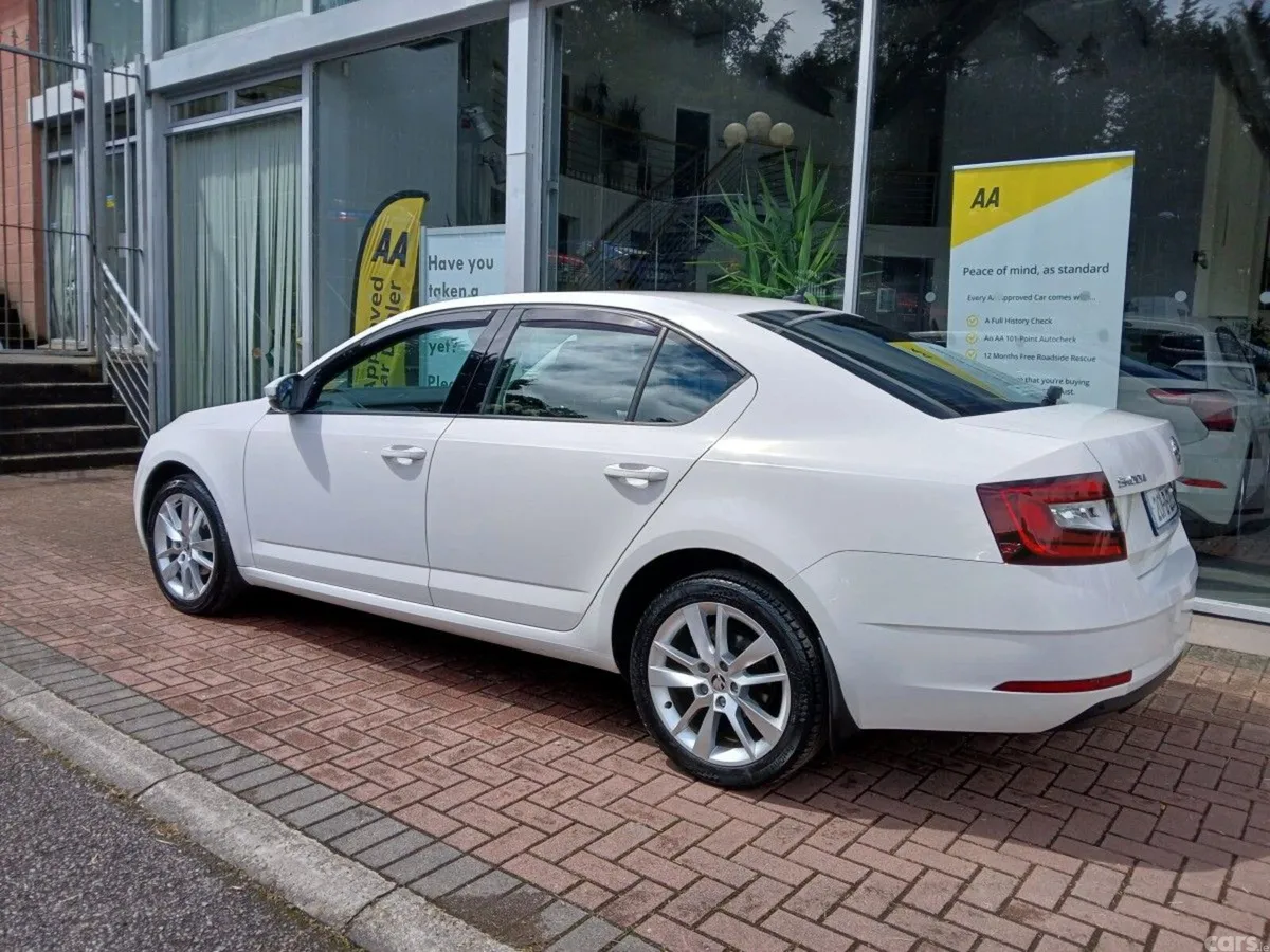 Skoda Octavia Saloon, Diesel, 2020, White