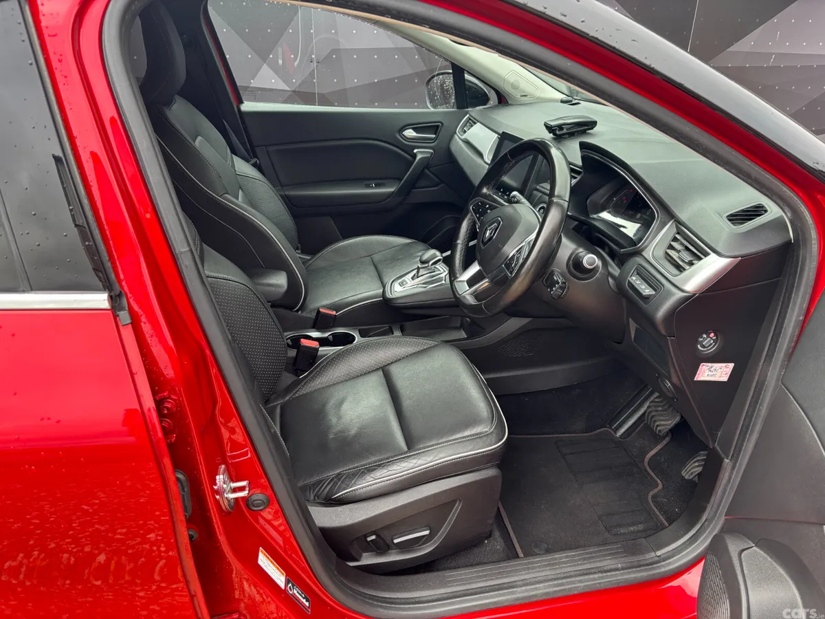 Renault Captur Hatchback, Petrol, 2021, Red