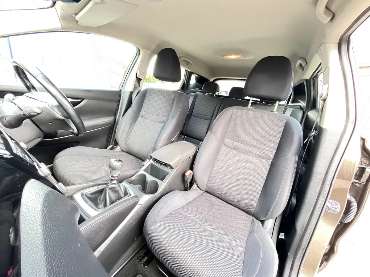 Nissan Qashqai Hatchback, Diesel, 2015, Brown