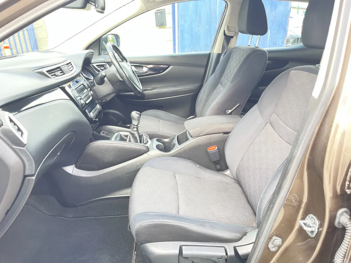 Nissan Qashqai Hatchback, Diesel, 2015, Brown
