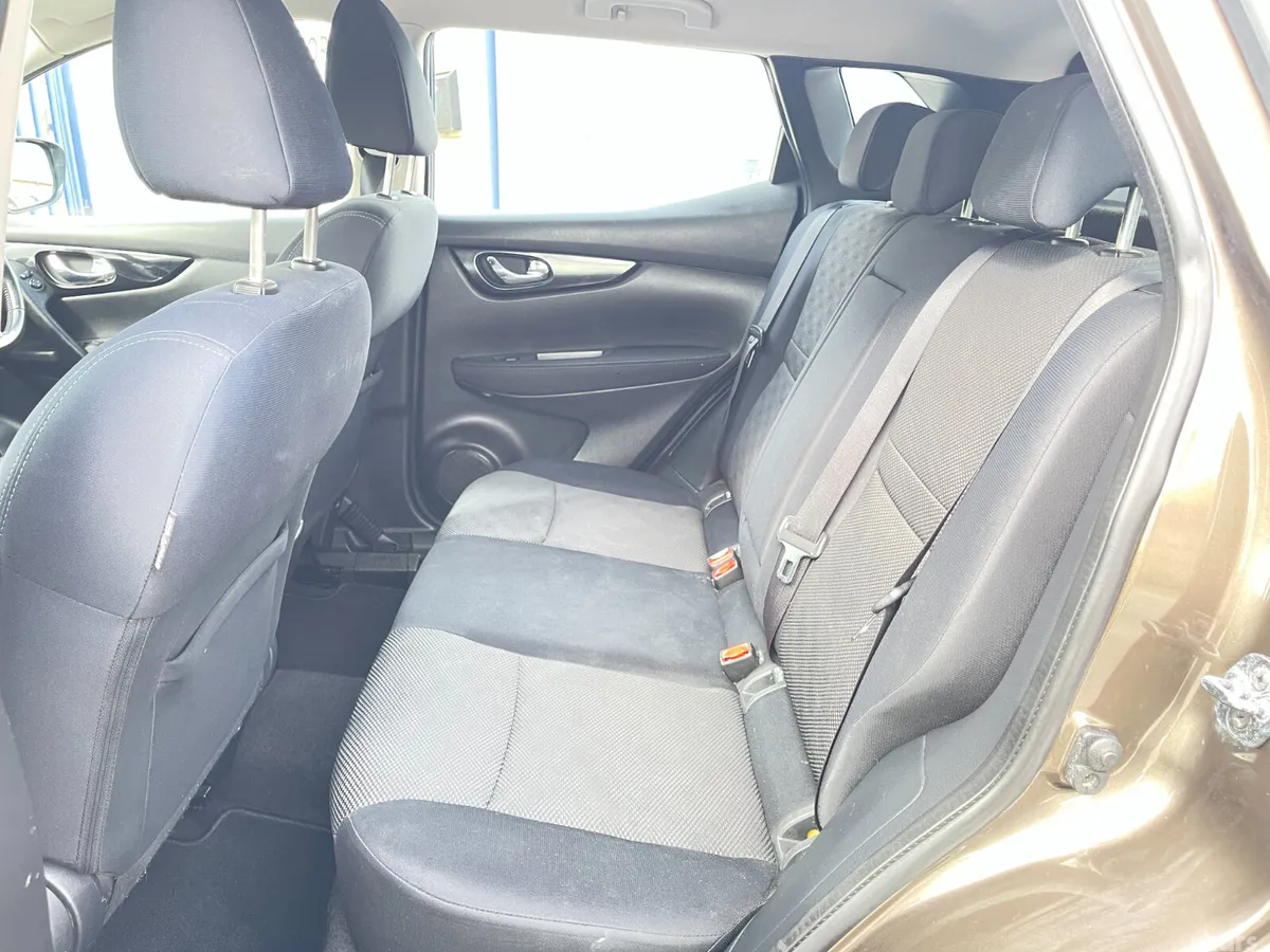 Nissan Qashqai Hatchback, Diesel, 2015, Brown