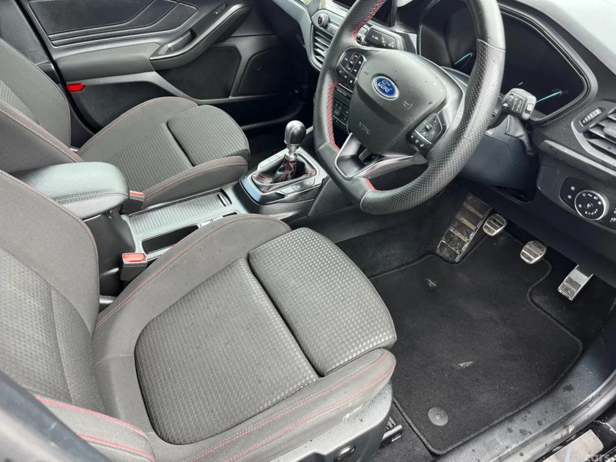 Ford Focus Hatchback, Diesel, 2022, Black