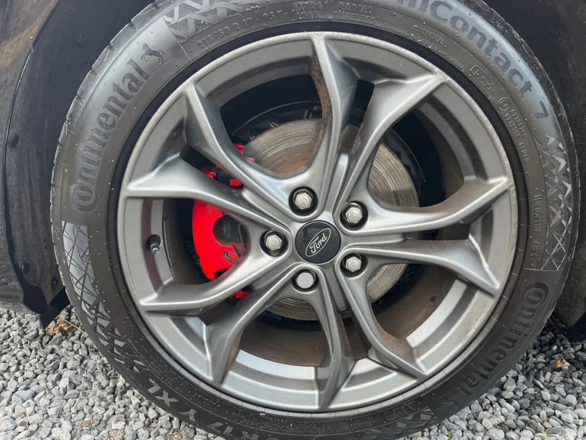 Ford Focus Hatchback, Diesel, 2022, Black