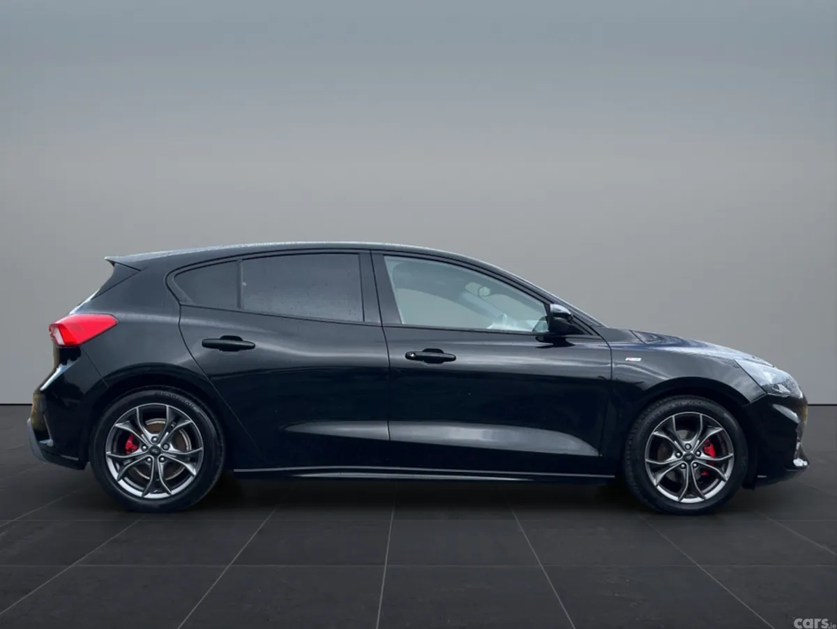 Ford Focus Hatchback, Diesel, 2022, Black
