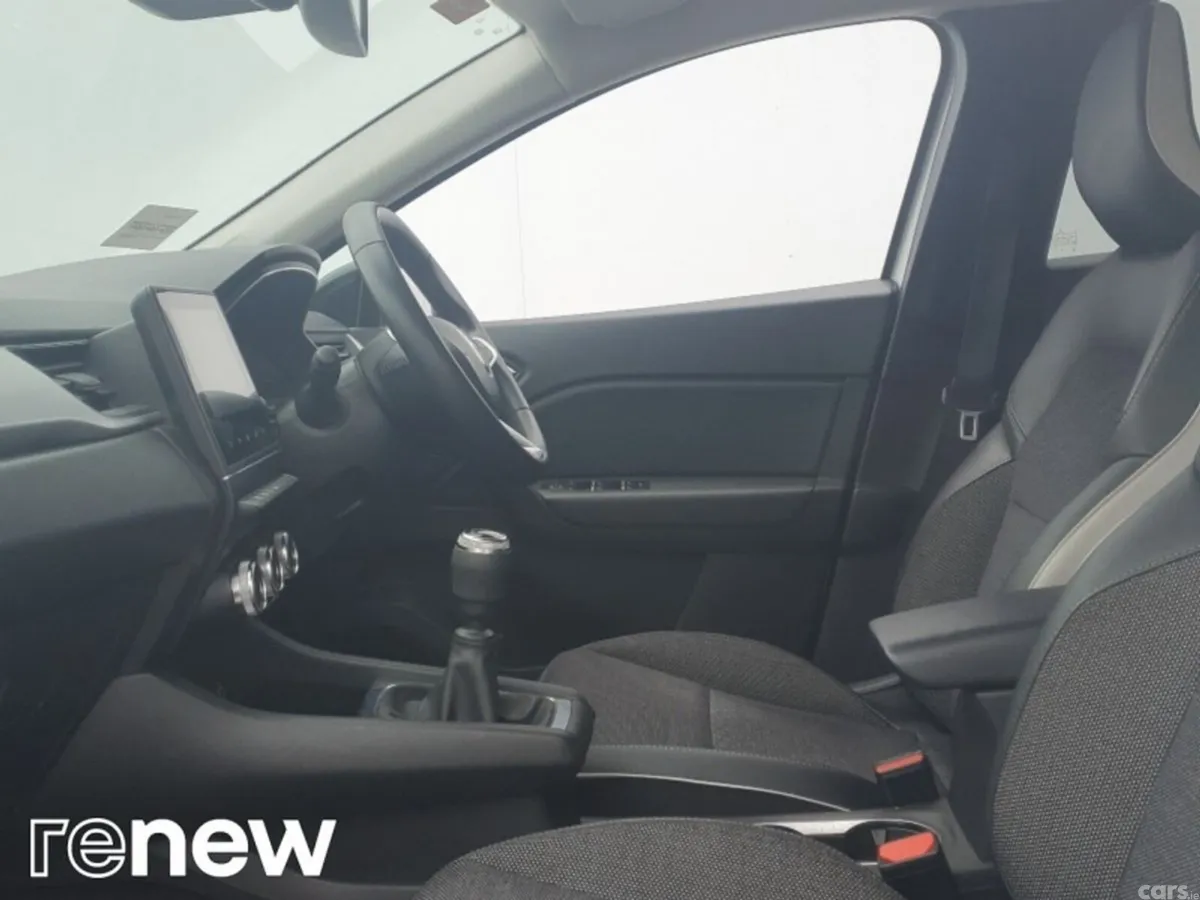 Renault Captur Hatchback, Petrol, 2023, White