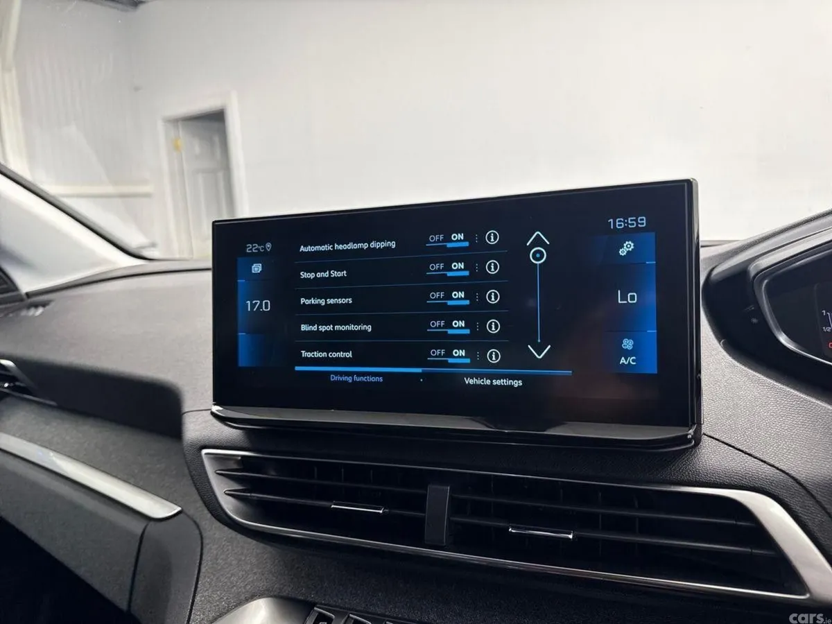 Peugeot 3008 MPV, Diesel, 2022, White