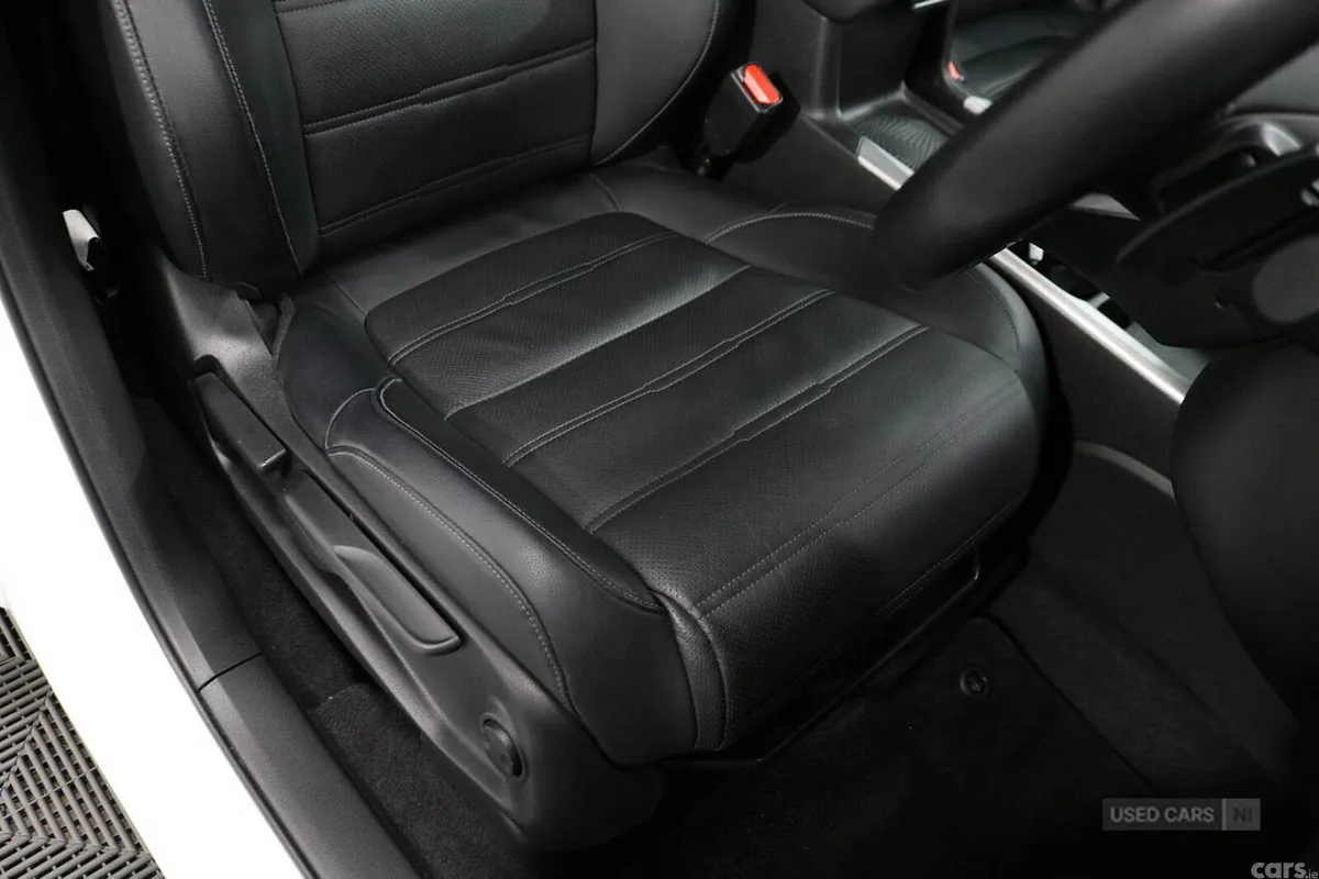 Honda CR-V SUV, Petrol Hybrid, 2022, White