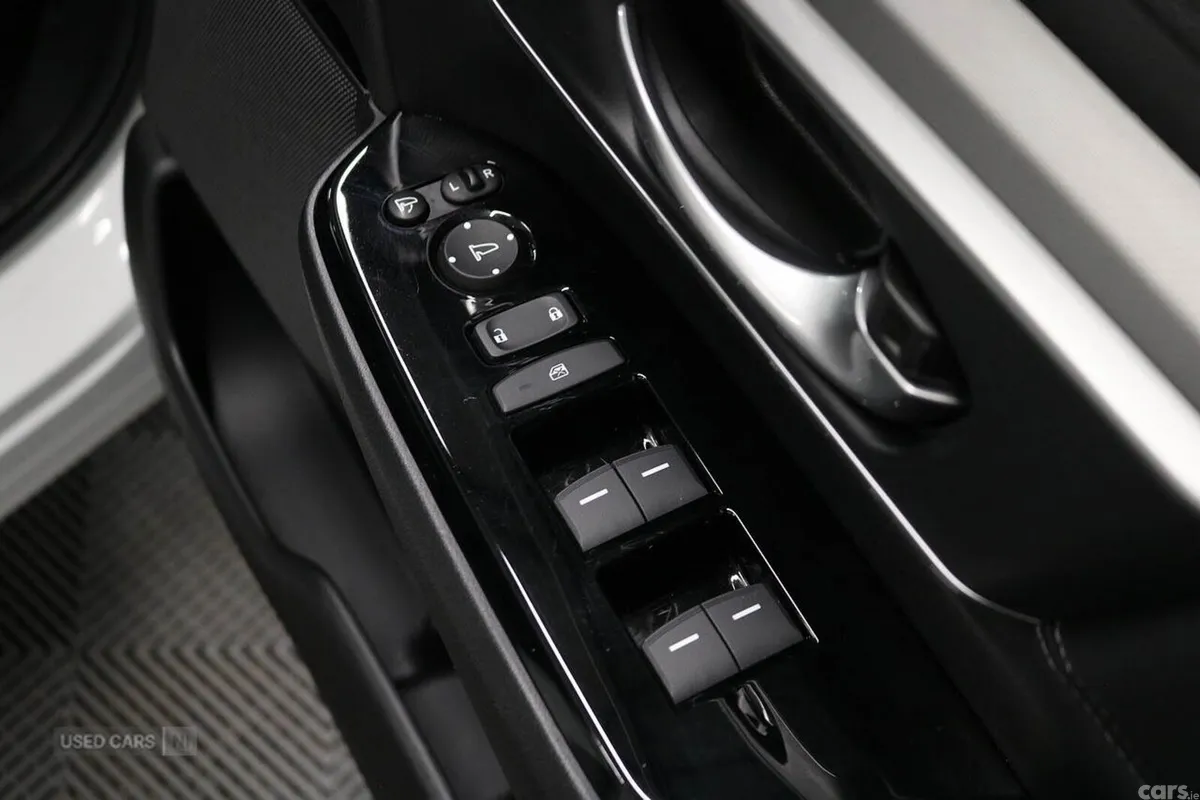 Honda CR-V SUV, Petrol Hybrid, 2022, White