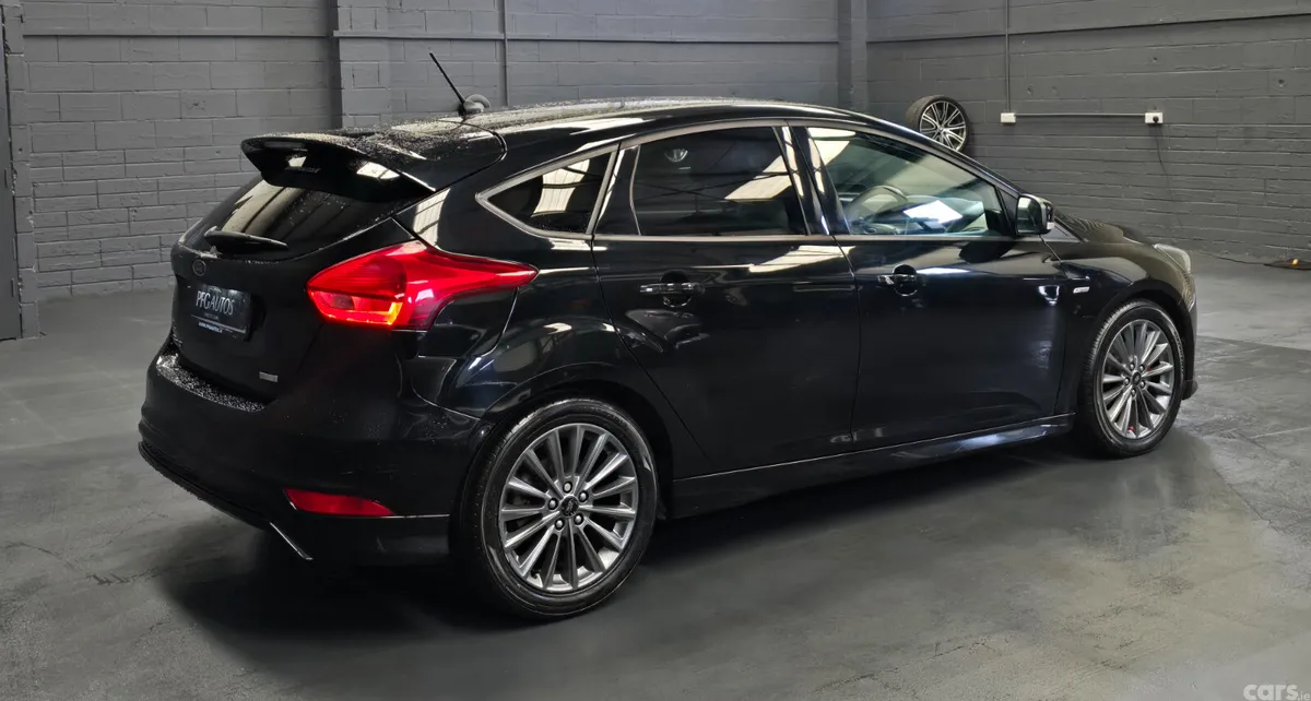 Ford Focus Hatchback, Petrol, 2018, Black