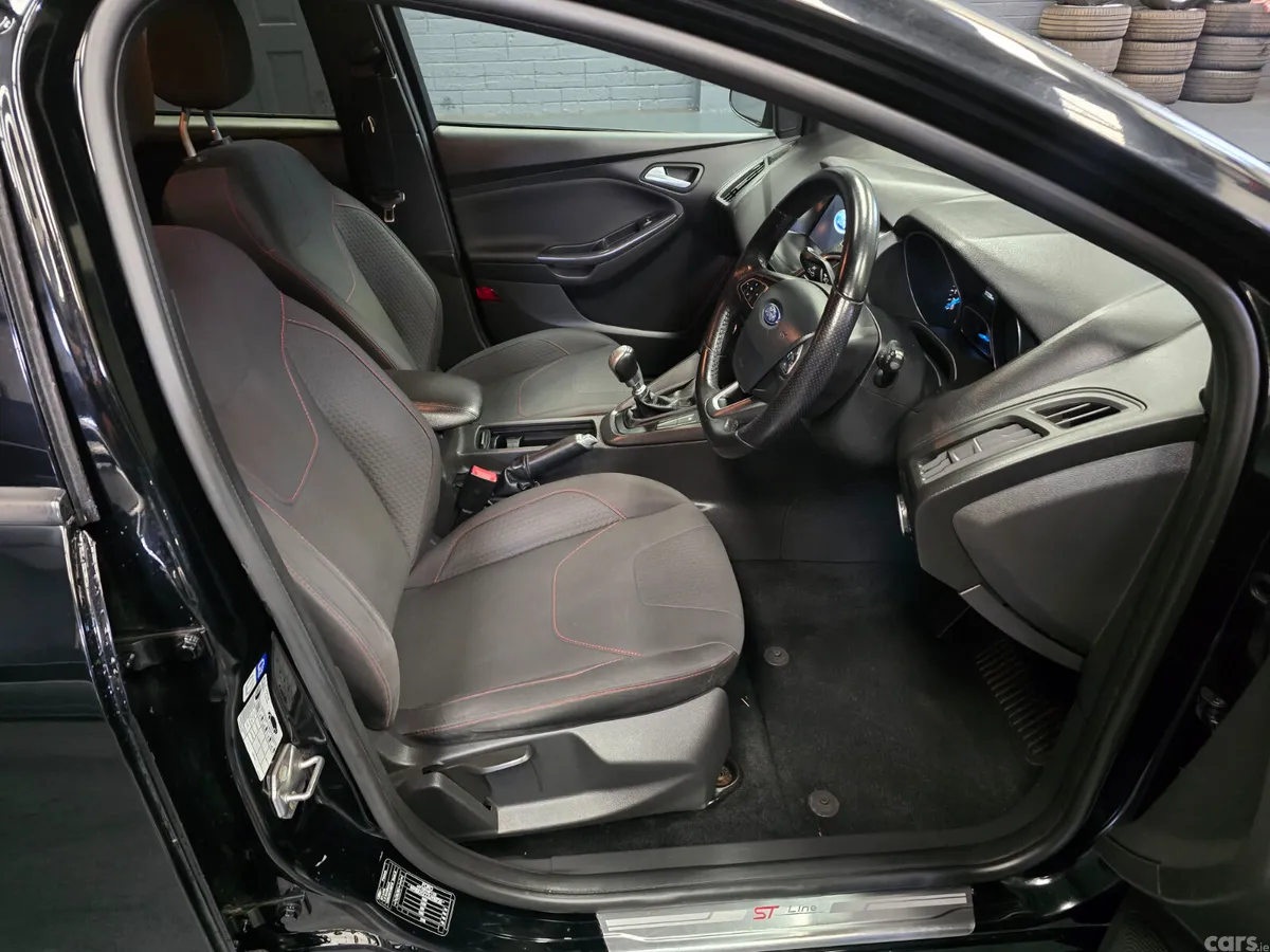Ford Focus Hatchback, Petrol, 2018, Black