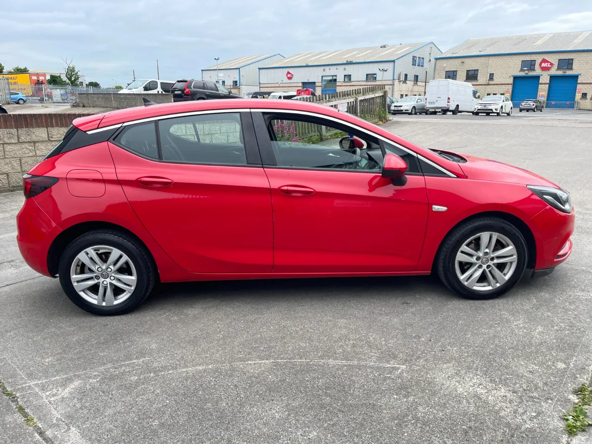Vauxhall Astra Hatchback, Diesel, 2017, Red