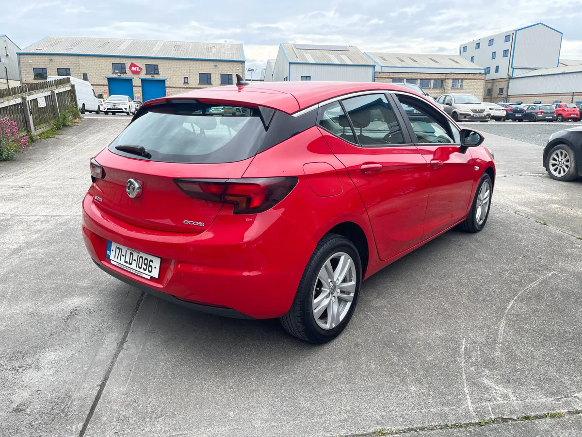 Vauxhall Astra Hatchback, Diesel, 2017, Red