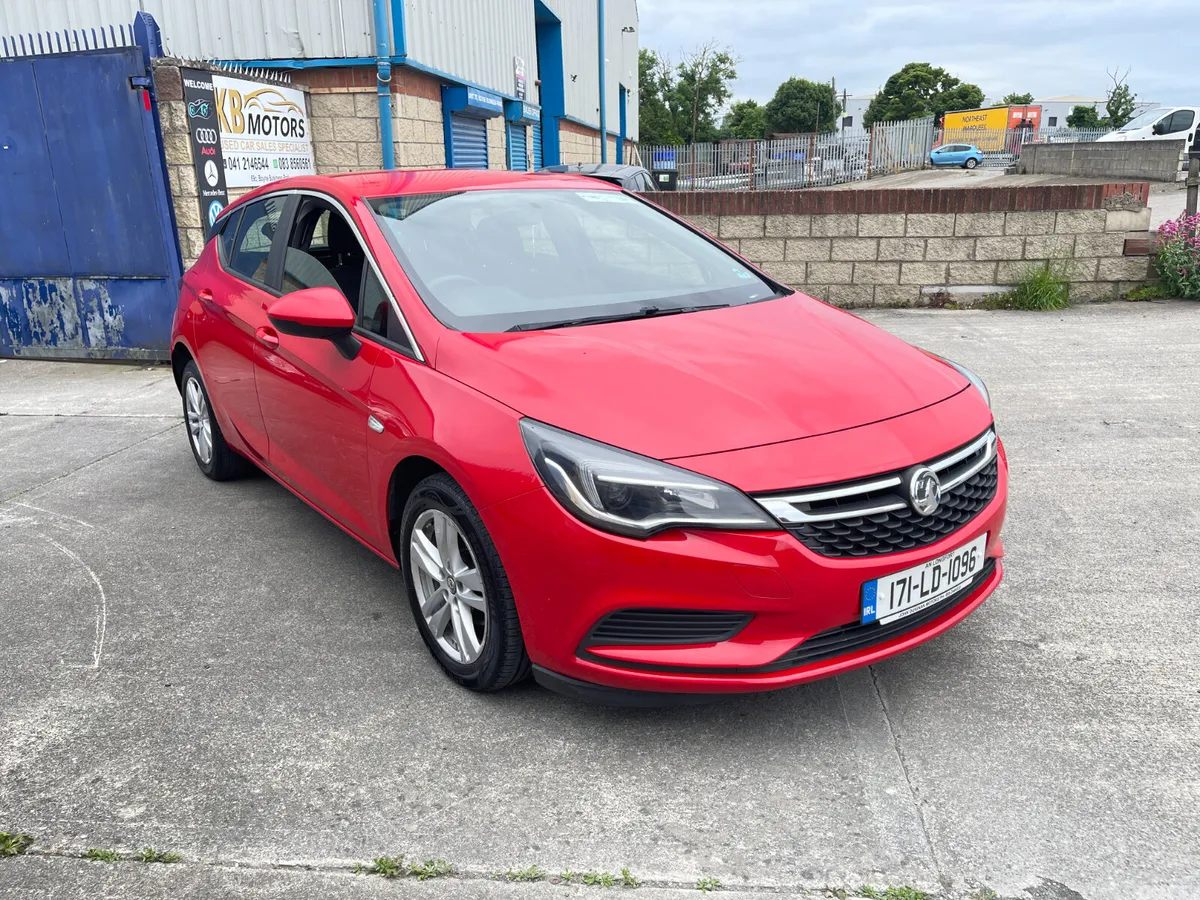 Vauxhall Astra Hatchback, Diesel, 2017, Red