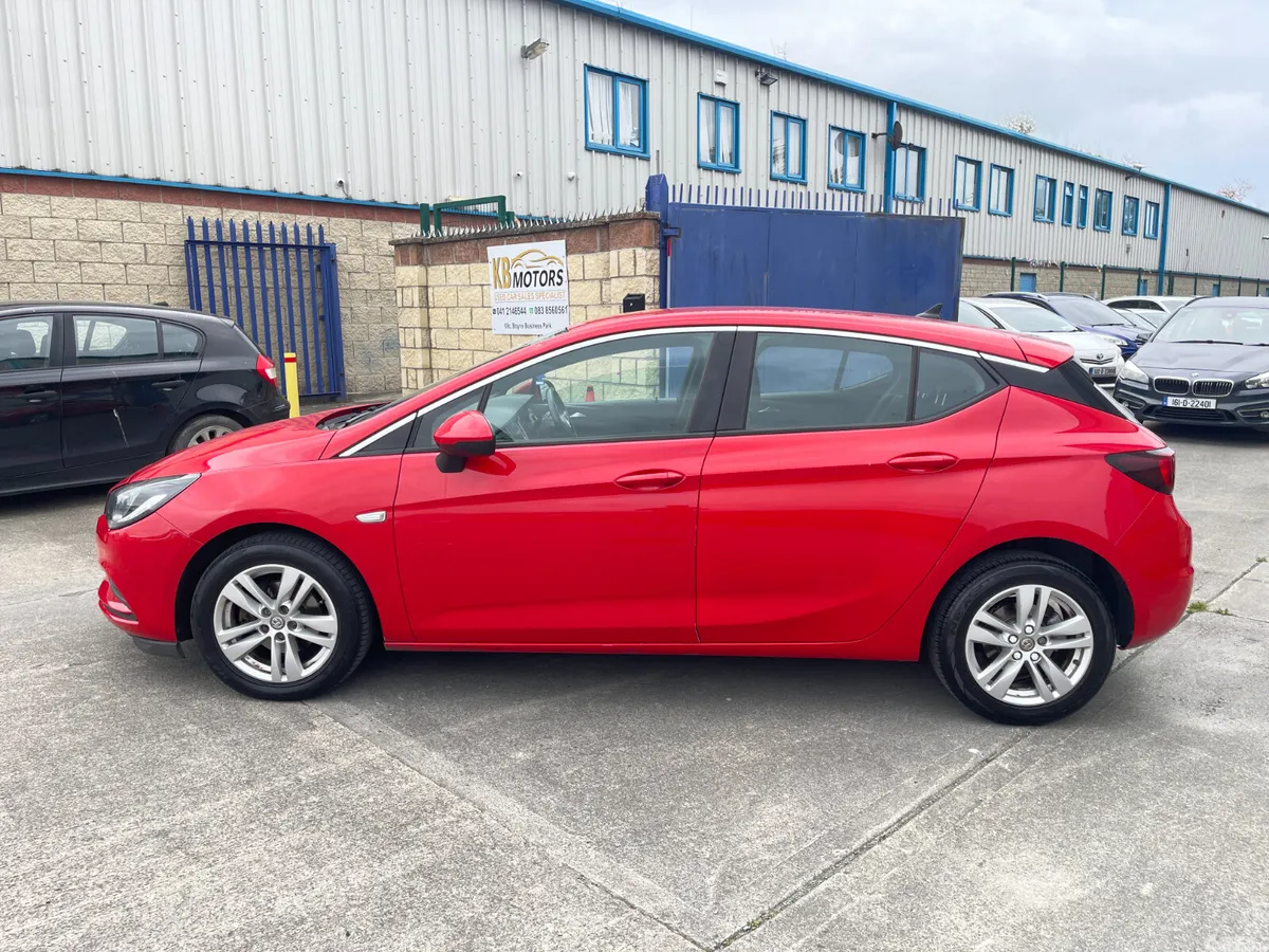 Vauxhall Astra Hatchback, Diesel, 2017, Red