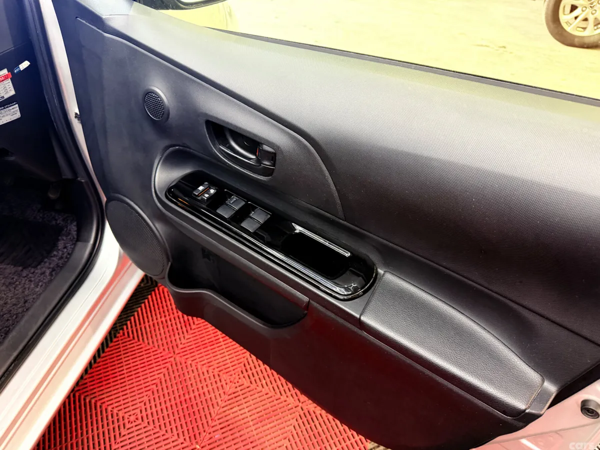 Toyota Aqua Hatchback, Petrol Hybrid, 2017, Silver