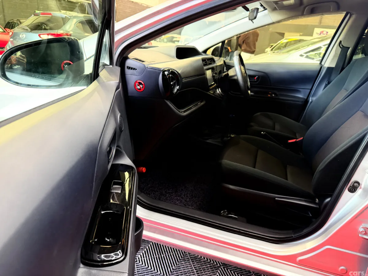 Toyota Aqua Hatchback, Petrol Hybrid, 2017, Silver