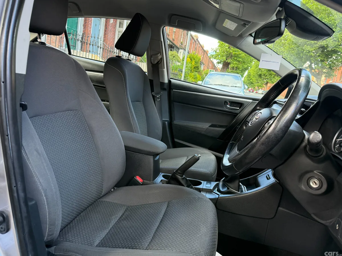 Toyota Corolla Saloon, Petrol, 2018, Grey
