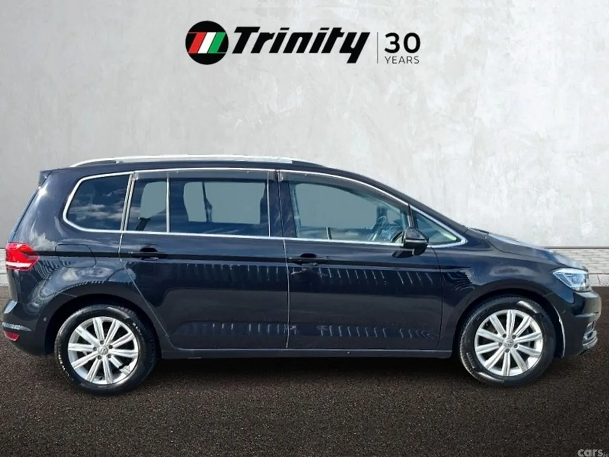 Volkswagen Touran MPV, Petrol, 2018, Black
