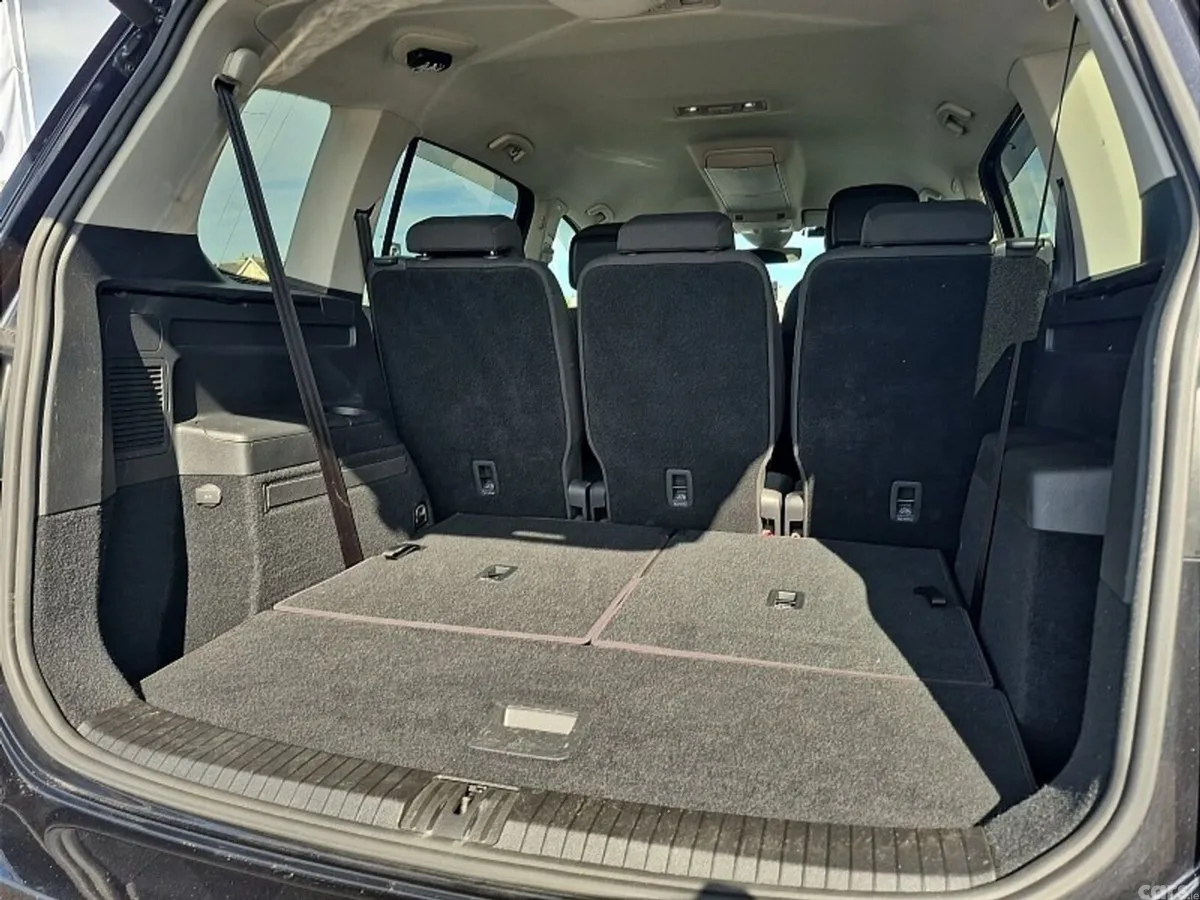 Volkswagen Touran MPV, Petrol, 2018, Black