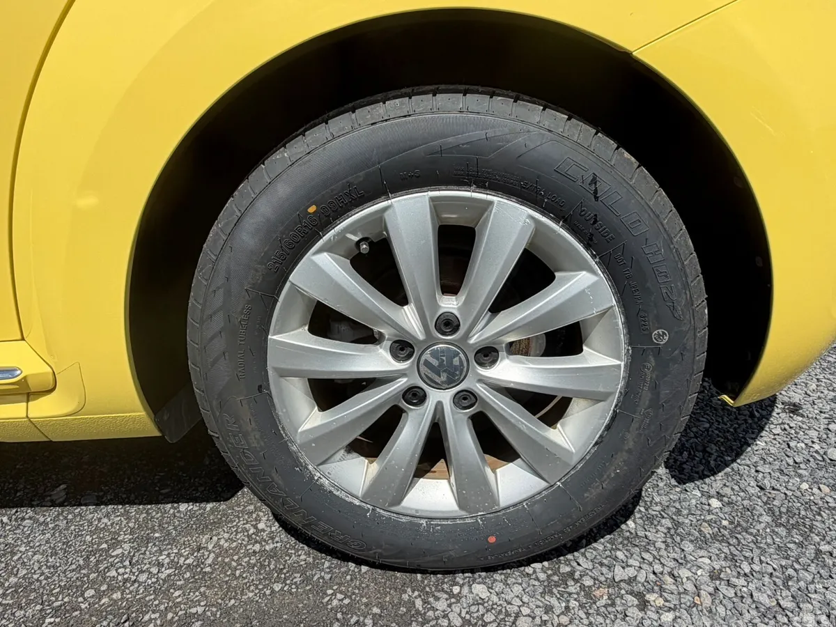 Volkswagen Beetle Coupe, Petrol, 2015, Yellow