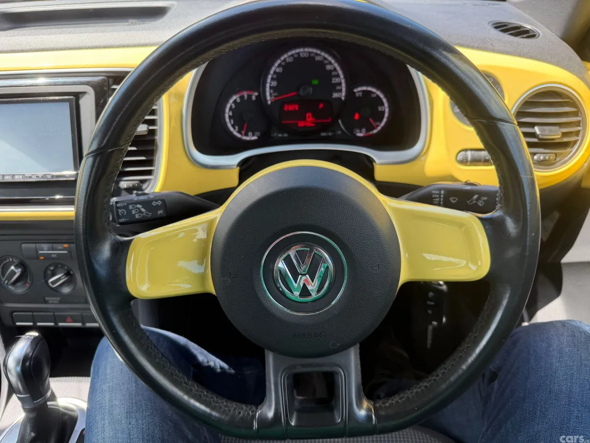 Volkswagen Beetle Coupe, Petrol, 2015, Yellow