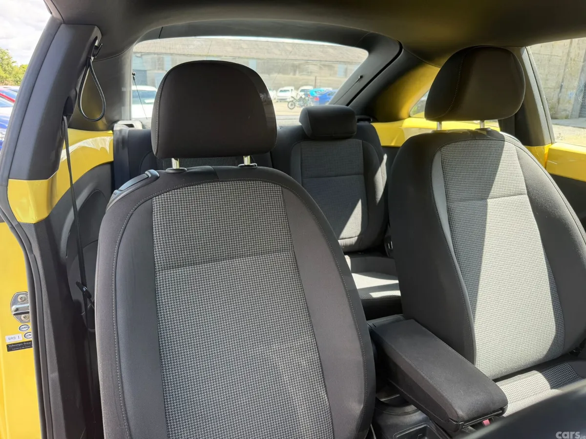 Volkswagen Beetle Coupe, Petrol, 2015, Yellow