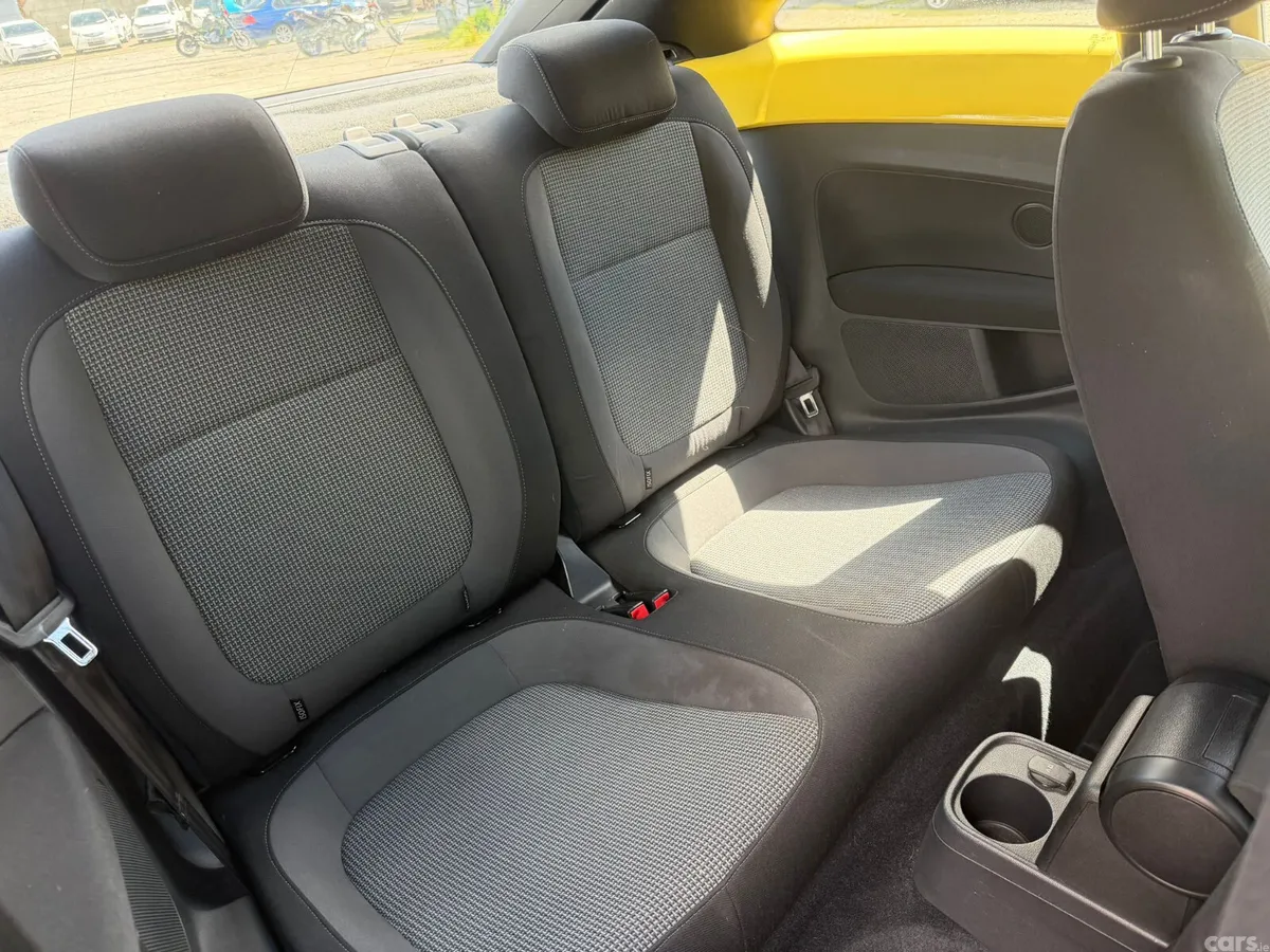 Volkswagen Beetle Coupe, Petrol, 2015, Yellow