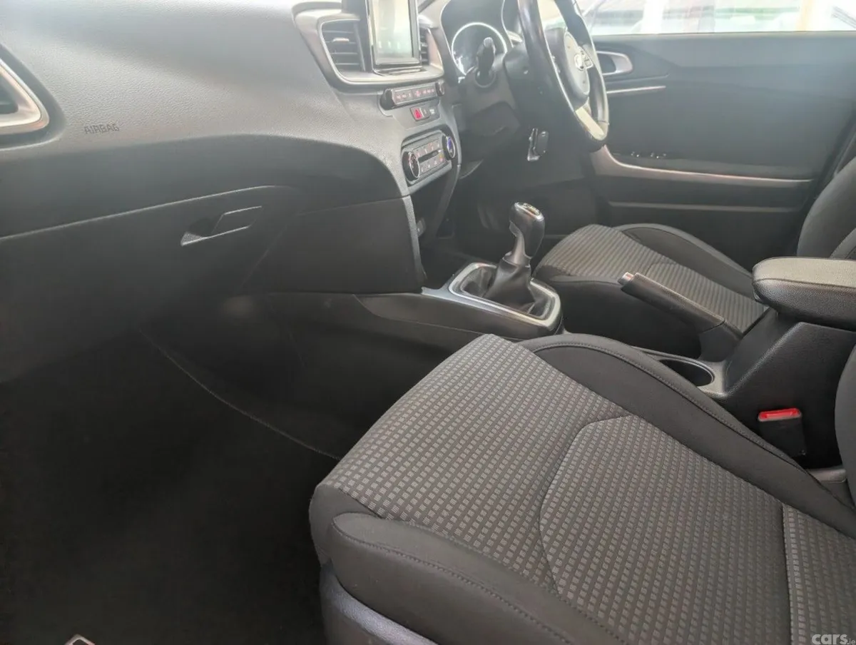 Kia Ceed Hatchback, Diesel, 2019, Grey