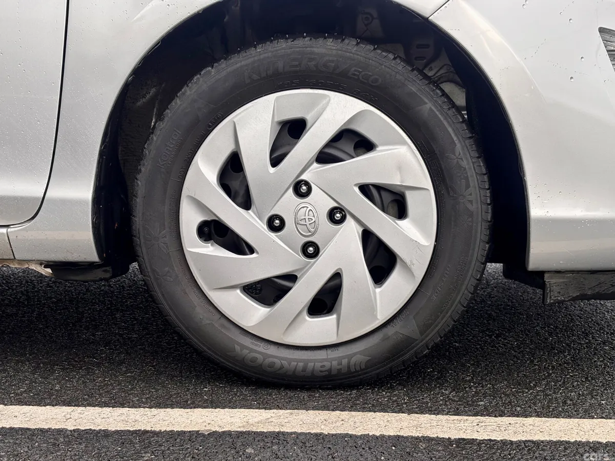Toyota Aqua Hatchback, Petrol Hybrid, 2017, Silver