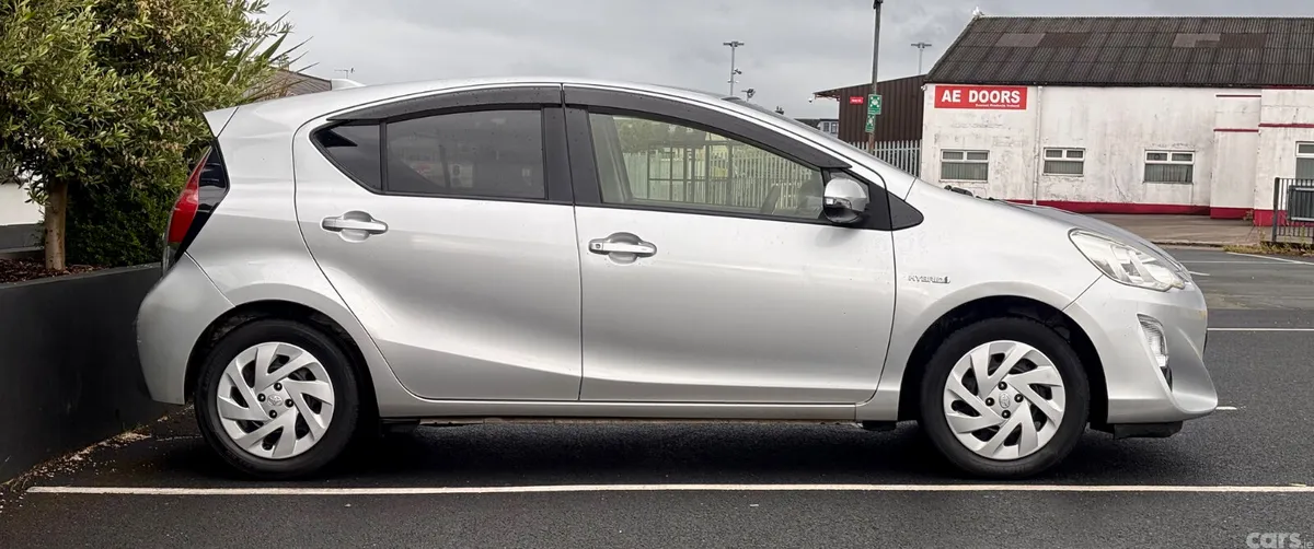 Toyota Aqua Hatchback, Petrol Hybrid, 2017, Silver
