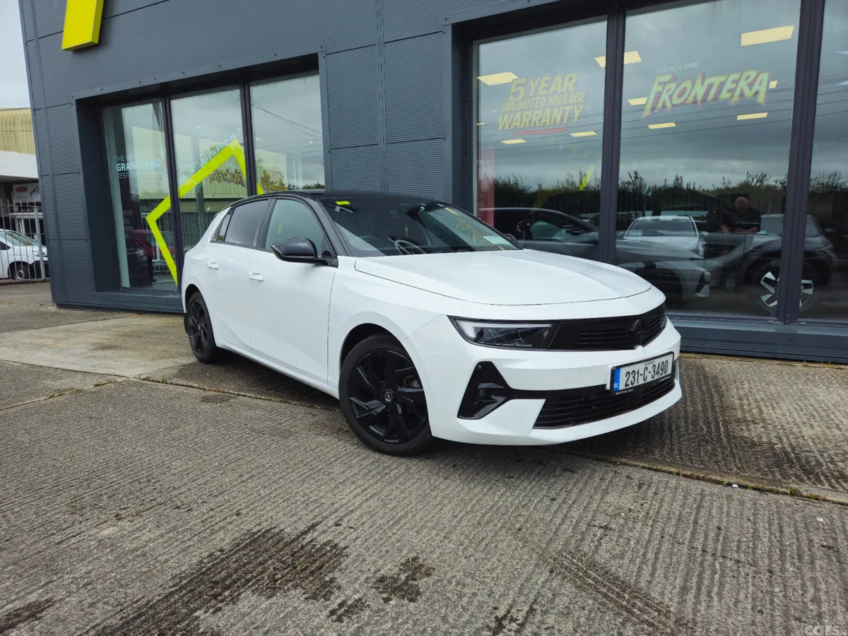 Opel Astra Hatchback, Petrol, 2023, White